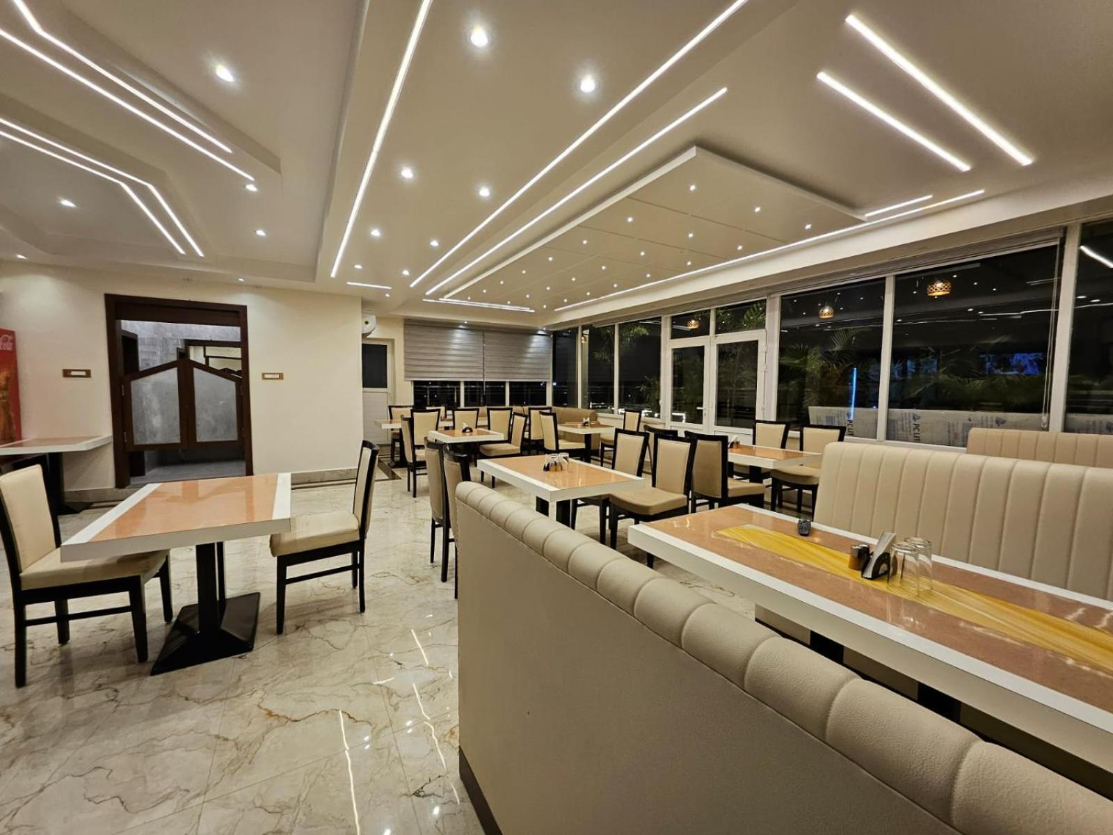 דאוגהאר Hotel Maa Laxmi Palace מראה חיצוני תמונה
