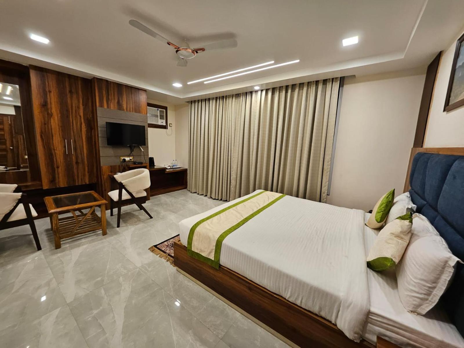 דאוגהאר Hotel Maa Laxmi Palace מראה חיצוני תמונה